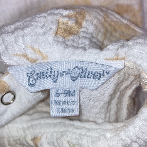 Emily & Oliver Muslin white with tan flowers ruffle cap sleeve sunsuit romper - Picture 6 of 7